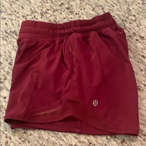 Lululemon Hotty Hot long 4” shorts